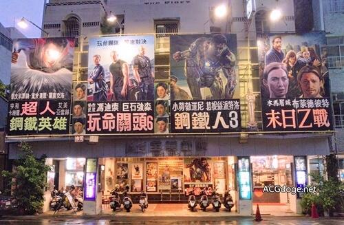 别有一番风味，台湾今日全美戏院挂出纯手绘一层楼高《你的名字。》巨大宣传看板