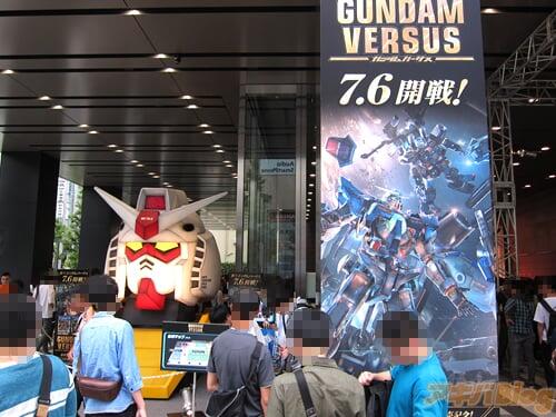 「GUNDAM VERSUS 盛典in秋叶原、ガンダムバーサスまつりin秋叶原」1/1尺寸的高达头部＆驾驶舱，以及黑板艺术等